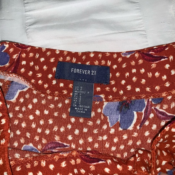 3 for 22! 💎 Forever 21 Skirt Floral - Picture 3 of 3